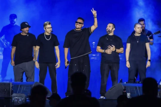 Saia da Suíte e caia no Pagode: Hospedagem VIP para Sorriso Maroto em Blumenau!